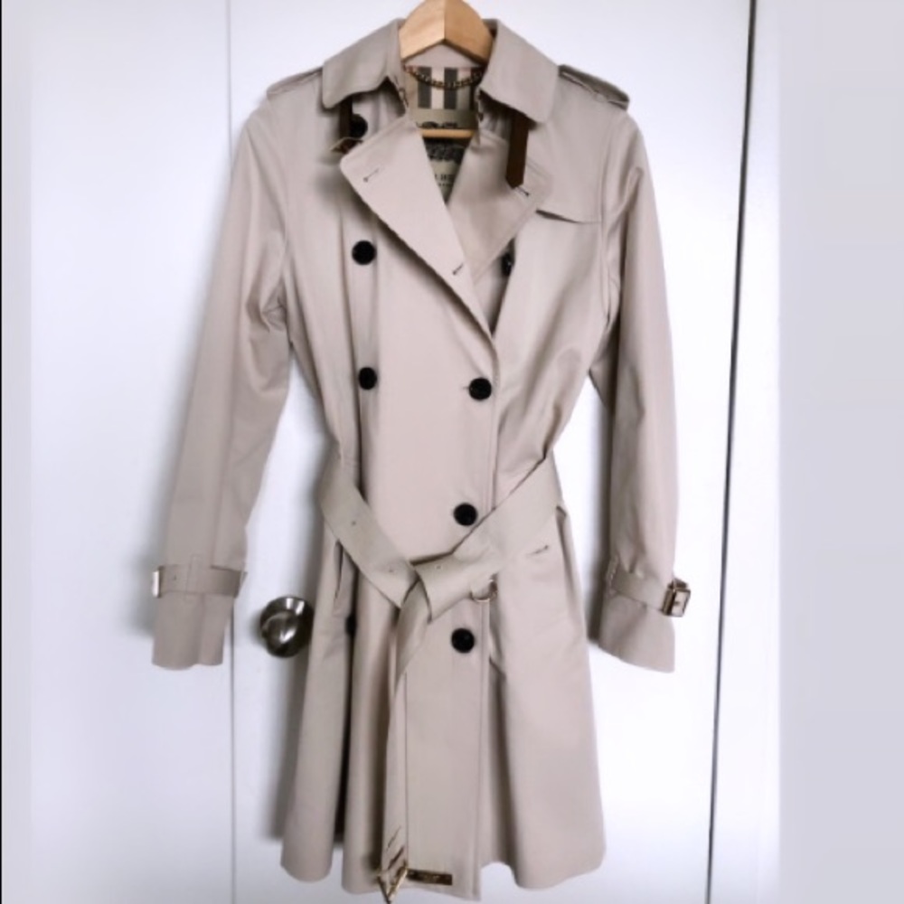 ⭐️Burberry Trench Coat